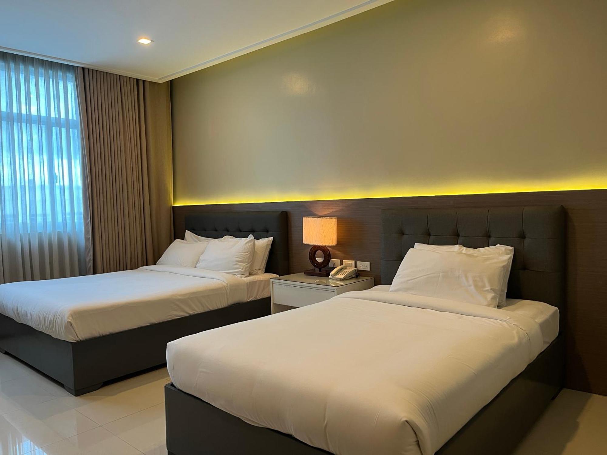 Iloilo Gateway Hotel And Suites Pavia Exterior foto